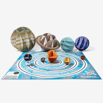 Ozobot OzoGoes to the Solar System STEAM Kit with 3D planet models and learning mat for hands-on space and coding education.